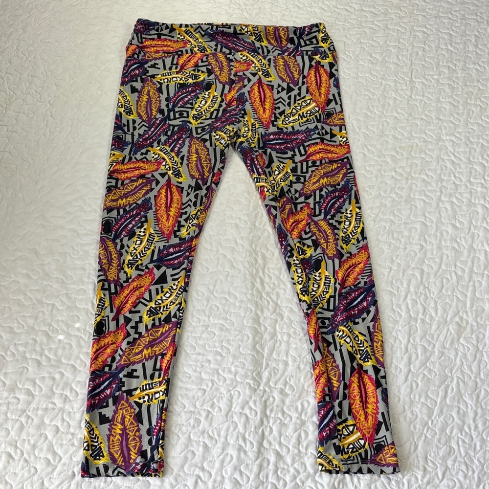 LuLaRoe Leggings with Vibrant Feather Design size Tall & Curvy